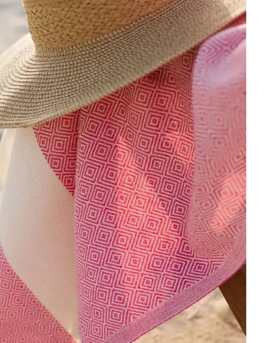Waschbarer Bambusteppich mit geometrischem Muster in Rosa, perfekt für Strand & Home